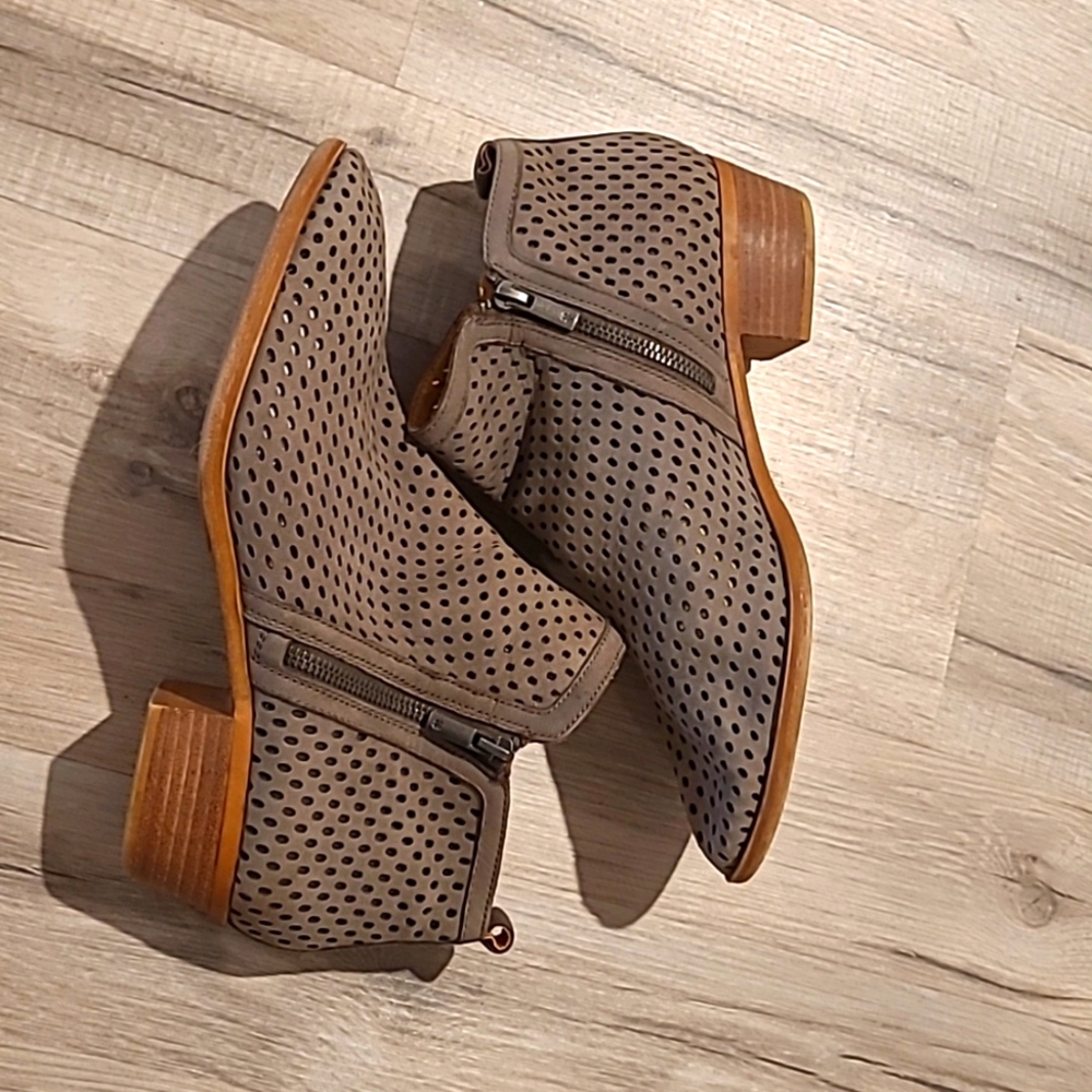 Lucky Brand Size 11 Perforated Booties